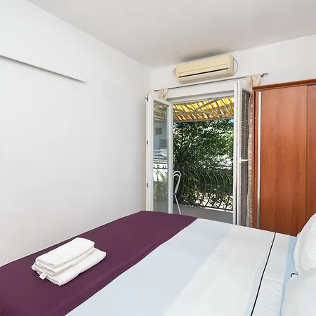 Violett Apartment