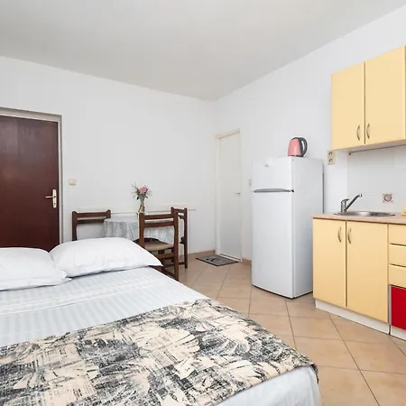 Violett * Βόντιτσε