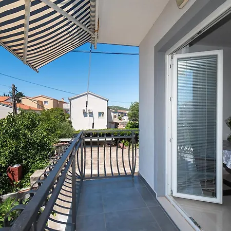 Violett * Βόντιτσε